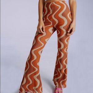 NWT // glassons retro wavy print mesh flares